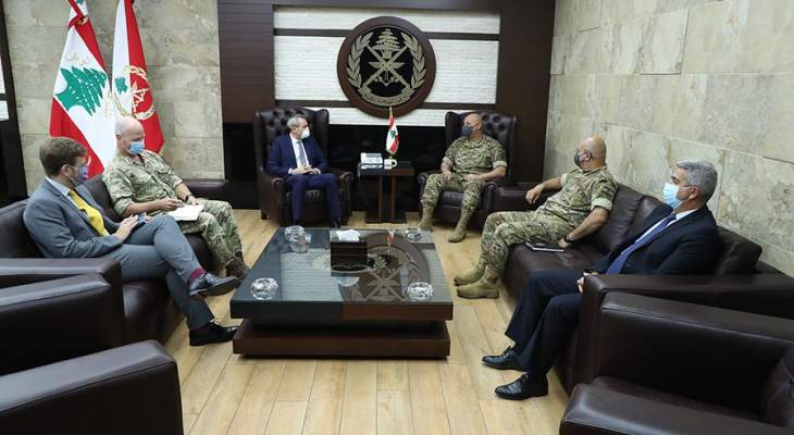 قائد الجيش بحث مع السفير البريطاني في علاقات التعاون بين جيشي البلدين