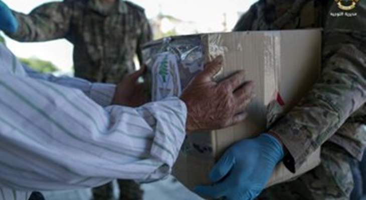 الجيش: توزيع 300 حصة مواد غذائية لعدد من العائلات في مناطق الجنوب