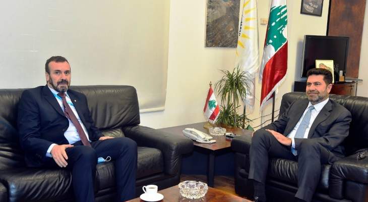غجر بحث مع السفير الجزائري آخر المستجدات على صعيد الملف النفطي 