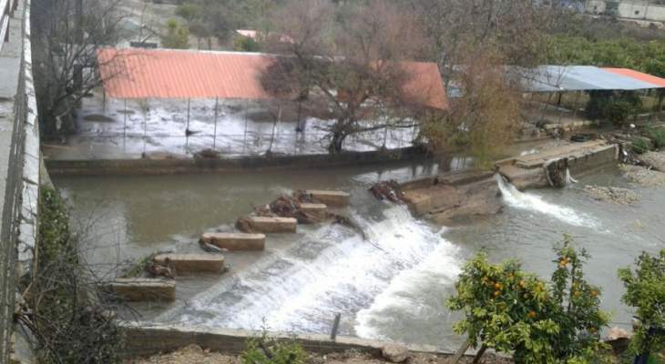 النشرة: ارتفاع منسوب مياه الحاصباني وحدوث فيضانات في المنتزهات