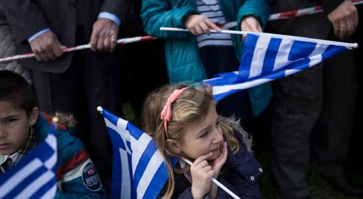 عشرات الآلاف يحتجون في اليونان على حادث تصادم القطارين الكارثي