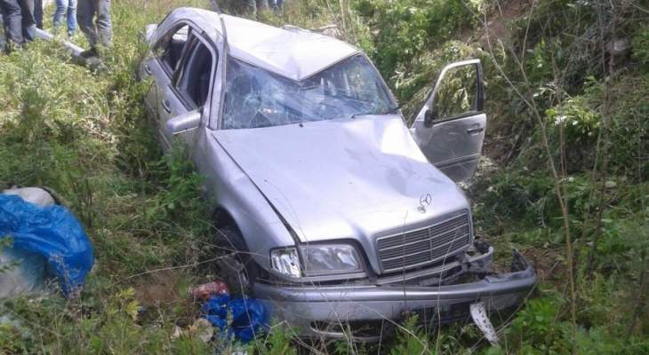 النشرة: اصابة 6 بجروح في حادث سقوط سيارة مرسيدس عن جسر البيسارية