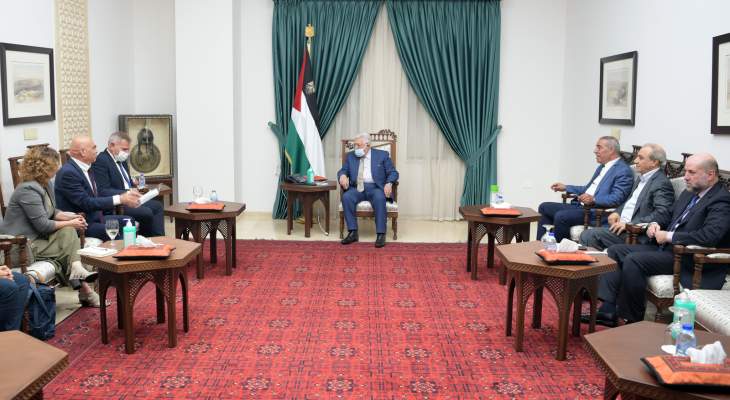 وكالة الأنباء الفلسطينية: عباس التقى وفدا من حزب "ميريتس" الإسرائيلي في الضفة الغربية
