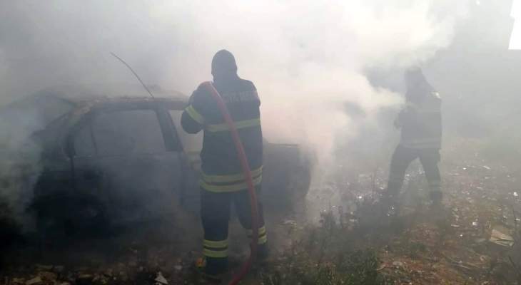 النشرة: إخماد حريق داخل سيارة في منطقة التعمير والأضرار مادية