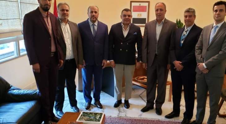 ممثل حماس يزور السفير المصري في لبنان ويبحث معه أوضاع اللاجئين