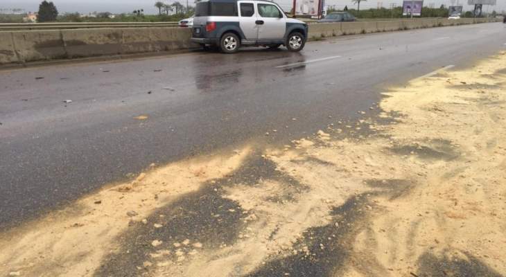 النشرة: حادث سير على أوتوستراد الجنوب - الزهراني والاضرار مادية
