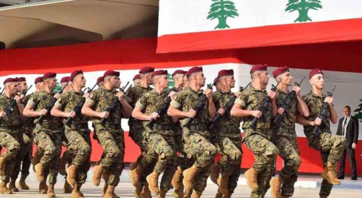 بدء مراسم احتفال العيد السابع والسبعين للجيش اللبناني في الكلية الحربية بحضور الرئيس عون وبري وميقاتي