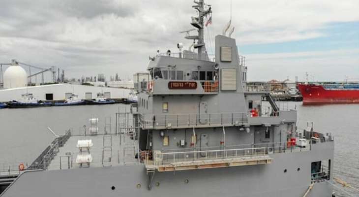 سفينة إنزال إسرائيلية رست في ميناء مدينة طنجة المغربية للتزود بالإمدادات