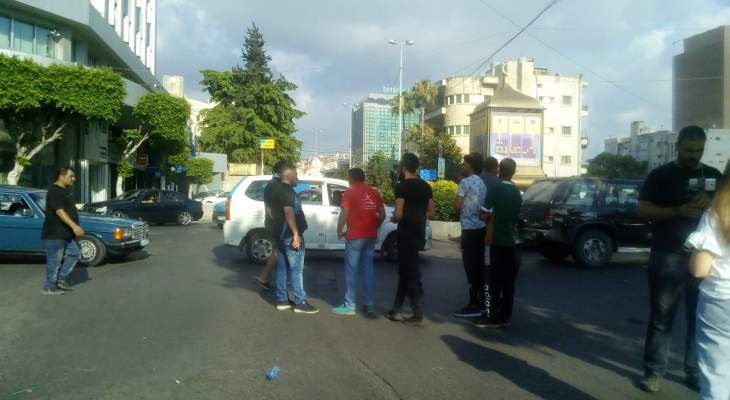 النشرة: قطع الطريق عند شارع حسام الدين الحريري في صيدا