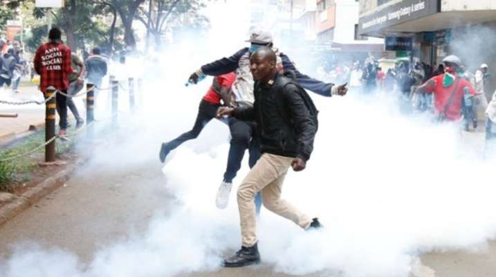 "ا ف ب": نشوب حريق داخل البرلمان في نيروبي بعد أن اقتحمه متظاهرون
