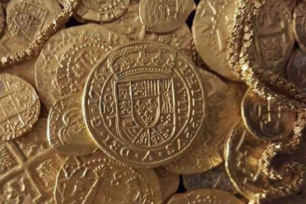 أسرة أميركية تعثر على قطع ذهبية أثرية قيمتها مليون دولار