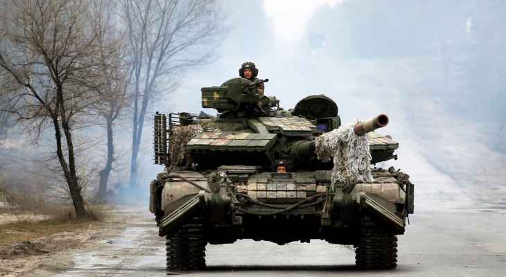 "بلومبرغ": الغرب بين خيارين إما الحفاظ على قدرته الدفاعية أو تزويد كييف بالأسلحة