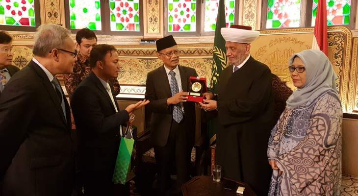 دريان التقى سفيرة كندا ورئيس عام الجمعية المحمدية في إندونيسيا