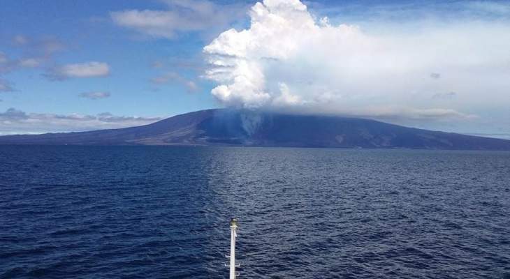 ثوران بركان &quot;لا كومبري&quot; على إحدى الجزر الإكوادورية غير المأهولة