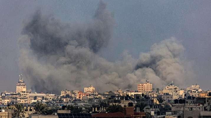 مقتل عدد من الفلسطينيين وإصابة آخرين جراء قصف إسرائيلي لمنزل جنوب خان يونس