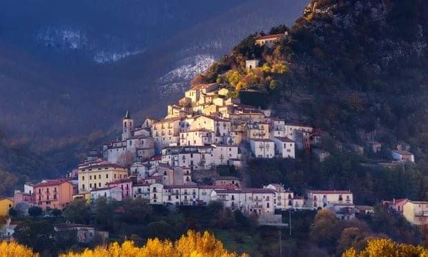 700 يورو شهرياً لتحفيز العيش في قرى إيطالية ساحرة