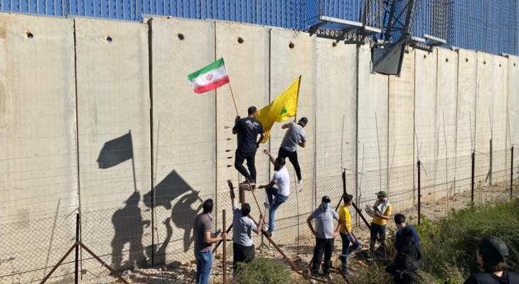 مجموعة من الفلسطينيين تسللت إلى محاذاة الحائط الفاصل في العديسة