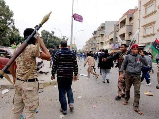 سقوط قتلى وجرحى بإشتباكات بين الجيش الليبي و انصار الشريعة في بنغازي