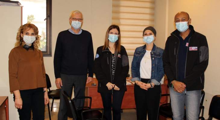 فريق طبي بريطاني زار مستشفى صيدا الحكومي للمساعدة بالحد من انتشار وباء كورونا