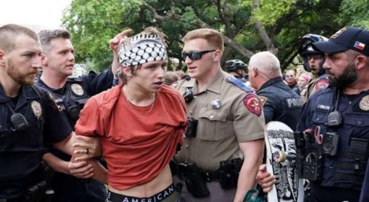 الشرطة الاميركية اقتحمت جامعة كاليفورنيا واعتقلت عددا من المعتصمين المطالبين بوقف الحرب على غزة