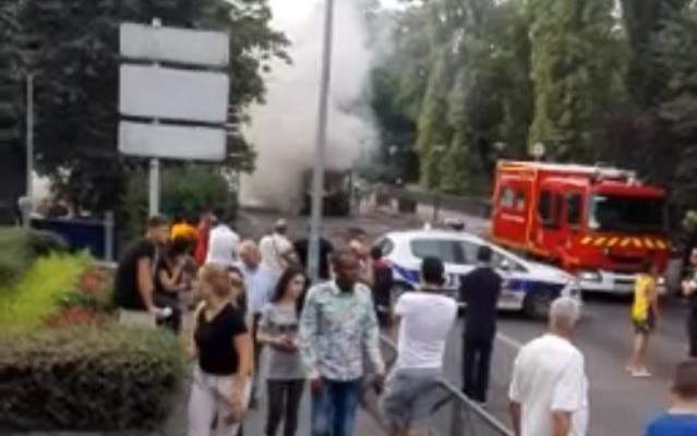 وسائل اعلام غربية: انفجار داخل حافلة لنقل الركاب في باريس