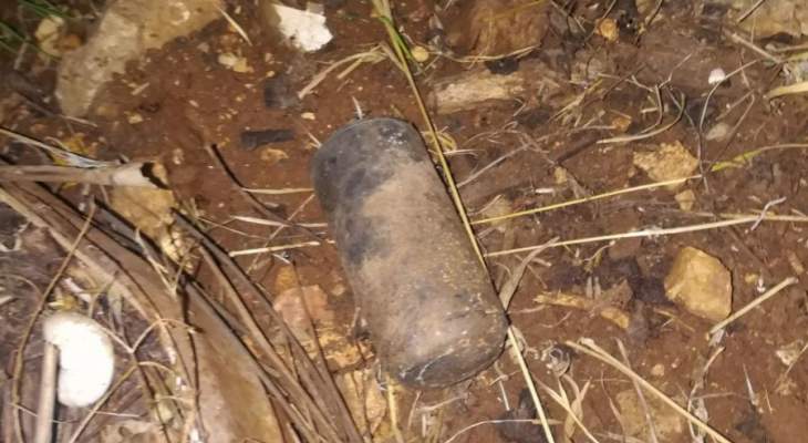 النشرة: العثور على قنبلة عنقودية في حقل في منطقة تول في النبطية
