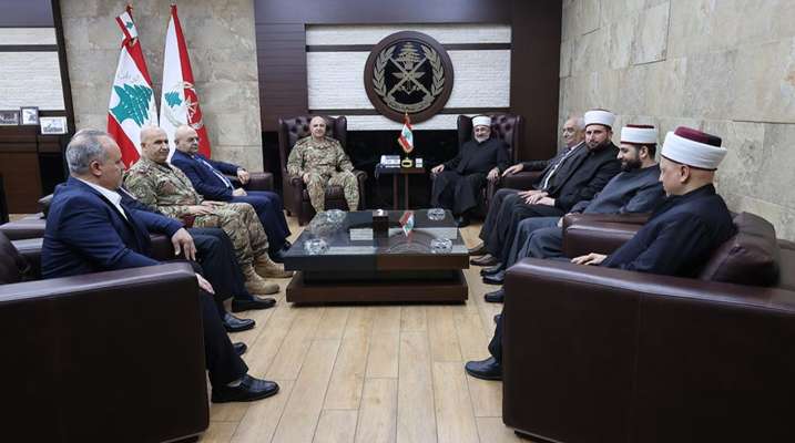 قائد الجيش التقى عقيص ورئيس المجلس الإسلامي العلوي وبحثوا في الأوضاع العامة