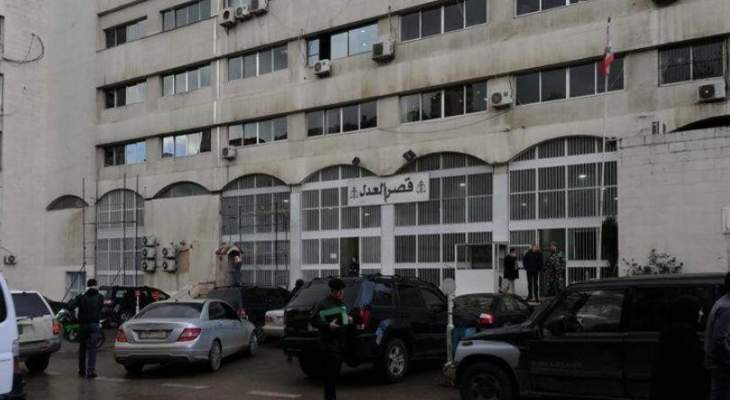 النشرة: فشل اعتصام المحامين أمام قصر العدل في زحلة احتجاجا على قرارات وزير العدل 