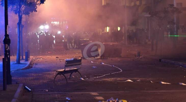 الجديد: سقوط قنابل مسيلة للدموع بمحيط السفارة الروسية في بيروت 