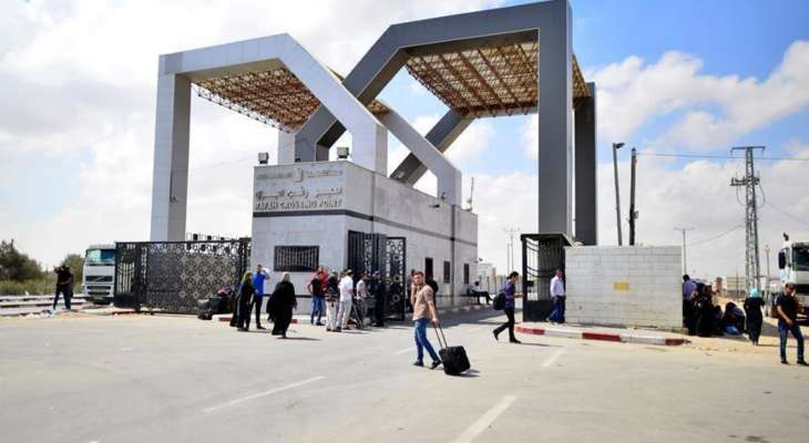 "القاهرة" الإخبارية: معبر رفح البري لم يُغلق ويعمل بشكل طبيعي وحركة دخول المساعدات إلى غزة مستمرة