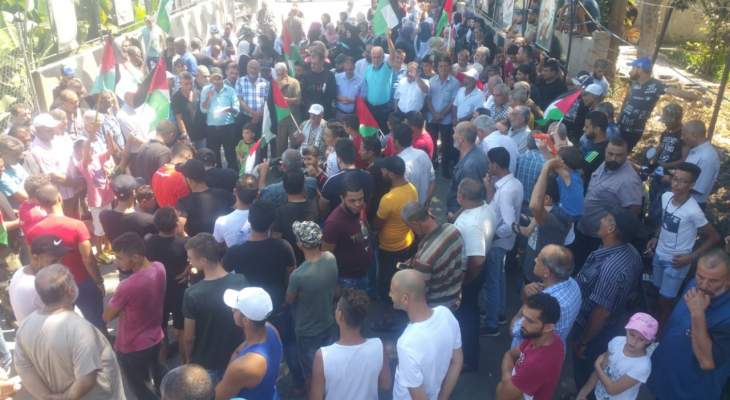 إضراب شامل بالمخيّمات الفلسطينية في صور احتجاجا على قرار وزير العمل