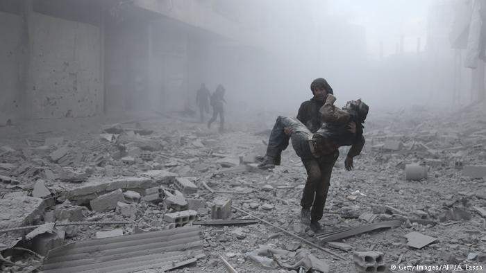 مقتل 37 مدنياً حرقاً  بقصف روسي على ملجأ بعربين في الغوطة الشرقية