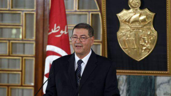 لقاء بين رئيس الحكومة التونسية والرئيس الجزائري وتوقيع تسع اتفاقيات