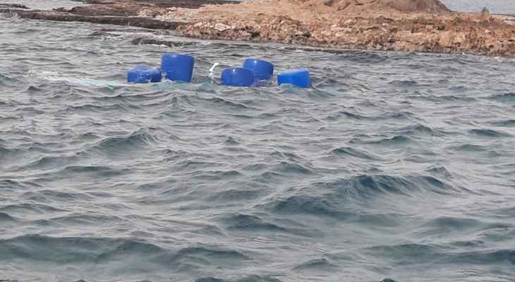 الدفاع المدني: انتشال زورق صيد كان قد غرق مقابل شاطئ صور