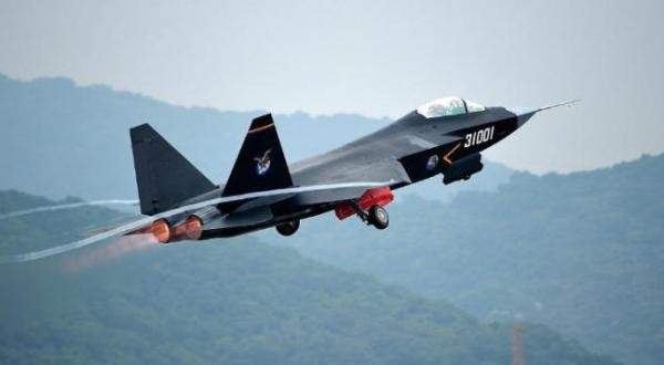 طائرة عسكرية أميركية تهبط اضطراريًا بقاعدة يابانية