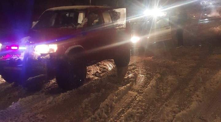 النشرة: انقاذ عشرات السيارات بمدينة زحلة بسبب الانزلاقات وتراكم الثلوج