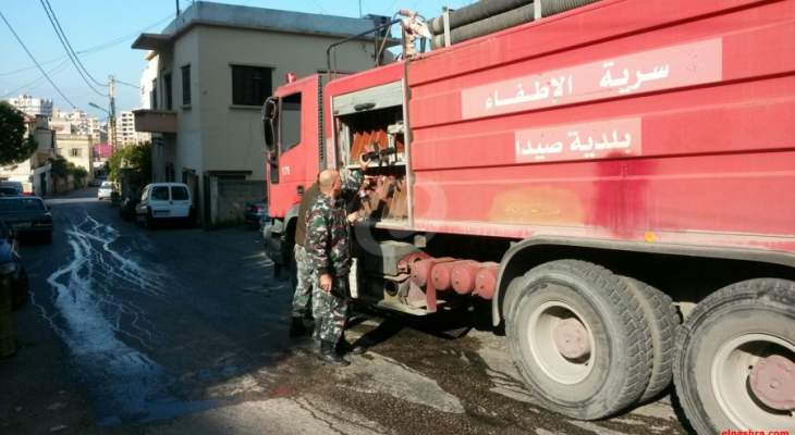 الدفاع المدني يخمد حريقاً اندلع في محلة جوار الرمل ببلدة قرطبا