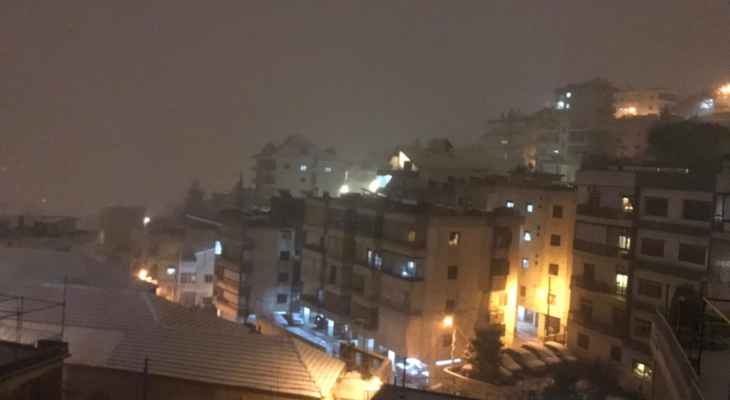 "النشرة": بدء تساقط الثلوج بكثافة في مدينة زحلة لاول مرة هذا العام