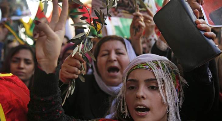 تظاهرة للأكراد بفرنسا تضامنا مع رئيس حزب العمال الكردستاني المحتجز بتركيا