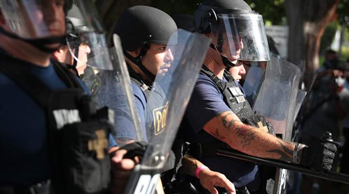 اعتقال 4 اشخاص خلال تجمع طالب بالعدالة لمقتحمي مبنى الكابيتول بواشنطن
