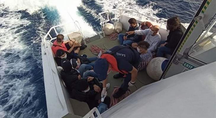 خفر السواحل التركي أنقذ 27 طالب لجوء بعد غرق قاربهم أثناء محاولتهم التوجه إلى اليونان