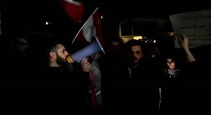 النشرة: محتجون حاولوا التظاهر أمام منزل حردان براشيا الفخار إلا أن الجيش منعهم