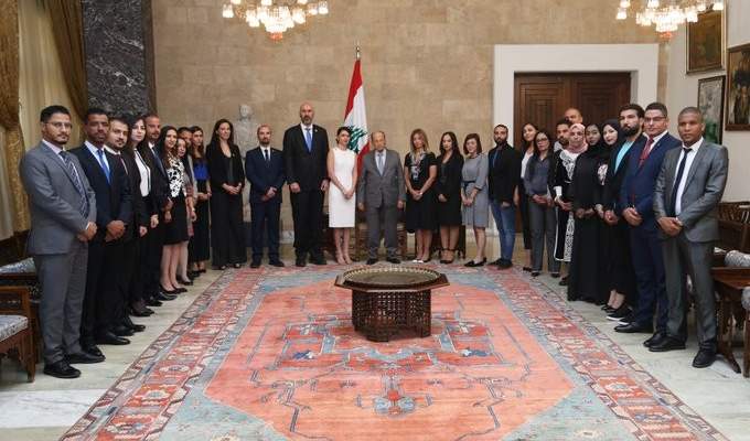 الرئيس عون التقى وفدا من &quot;World Learning&quot; وطلابا عرب حاوروه بالأوضاع العامة