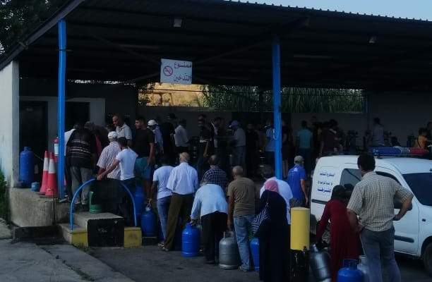 &quot;النشرة&quot;: مركز تعبئة الغاز في سينيق شهد إزدحاماً خانقاً من المواطنين