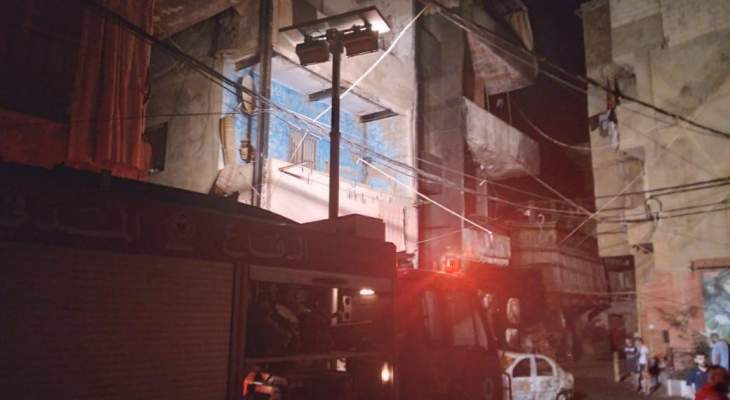 الدفاع المدني: إخماد حريق داخل مبنى سكني وسيارة ومتجر في برج البراجنة