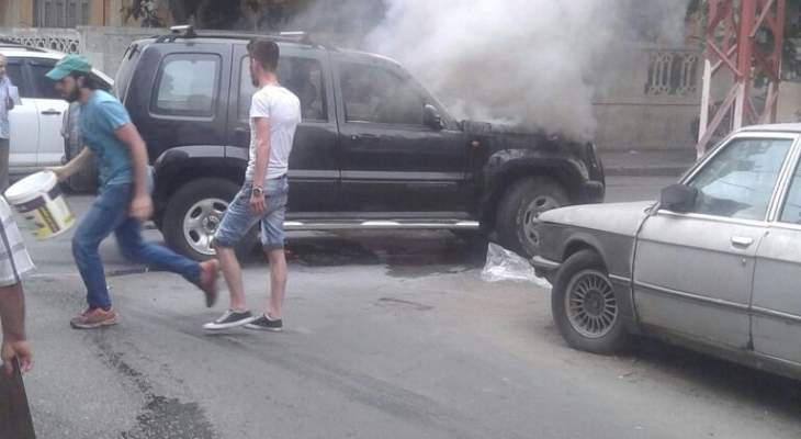 النشرة: ادنلاع النيران بمحرك سيارة بمنطقة أبي سمراء مشروع عبيد