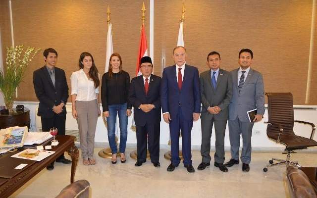 السفير الإندونيسي بحث مع دبوسي تعزيز العلاقات الاقتصادية بين البلدين