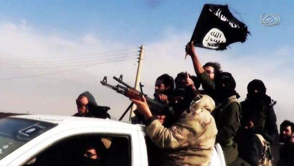 رويترز: مقتل وجرح العشرات من داعش بالغارات الجوية في سوريا