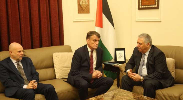 سفير فلسطين بحث مع مفوض الاونروا اوضاع المخيمات في لبنان 