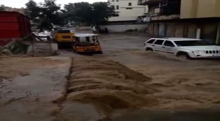 النشرة: الامطار شكلت بركا ومستنقعات على الطرقات في مدينة النبطية